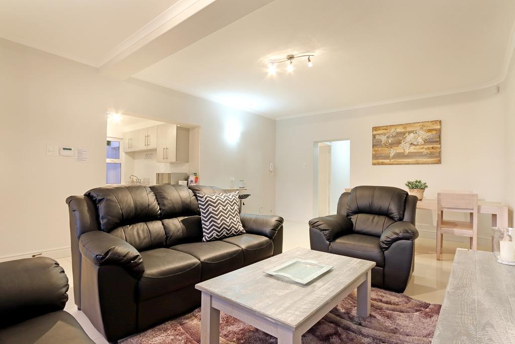 Camps Bay Beach Apartment เคปทาวน์ ภายนอก รูปภาพ