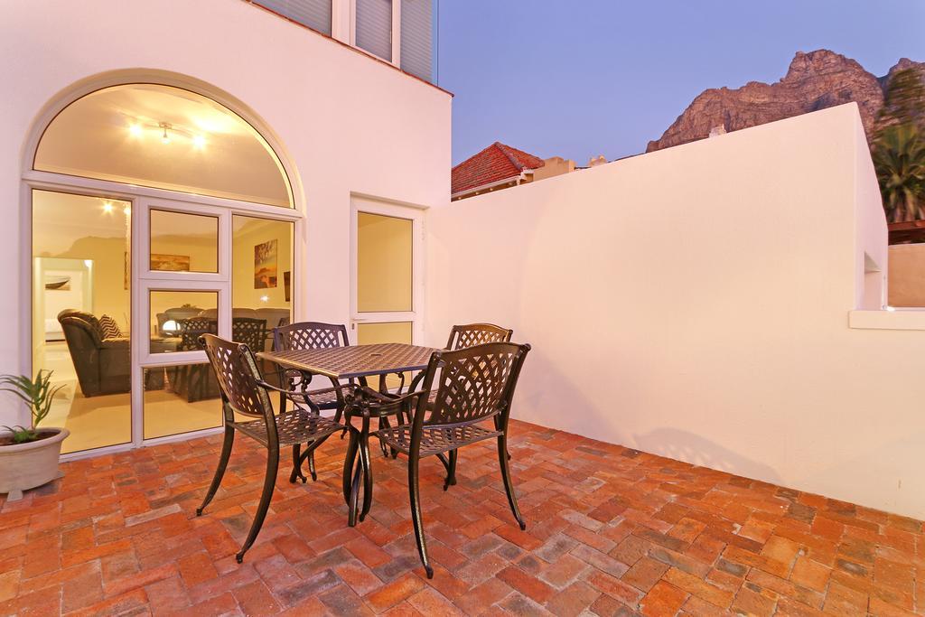 Camps Bay Beach Apartment เคปทาวน์ ภายนอก รูปภาพ