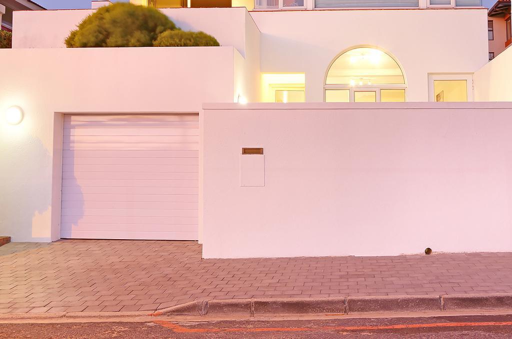 Camps Bay Beach Apartment เคปทาวน์ ภายนอก รูปภาพ