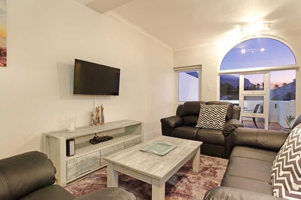 Camps Bay Beach Apartment เคปทาวน์ ภายนอก รูปภาพ