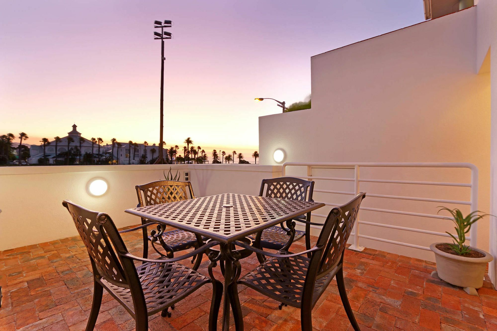 Camps Bay Beach Apartment เคปทาวน์ ภายนอก รูปภาพ
