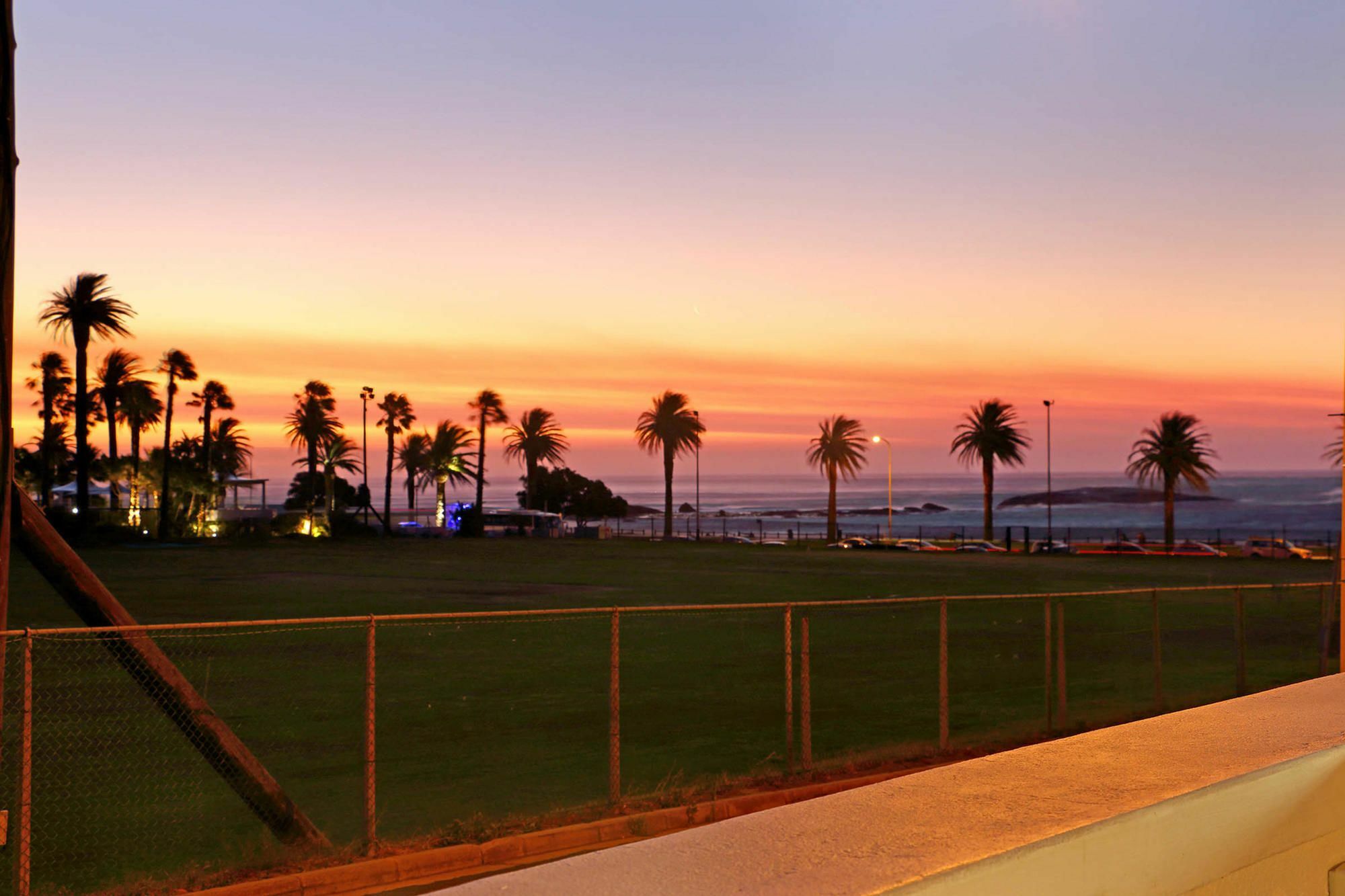 Camps Bay Beach Apartment เคปทาวน์ ภายนอก รูปภาพ