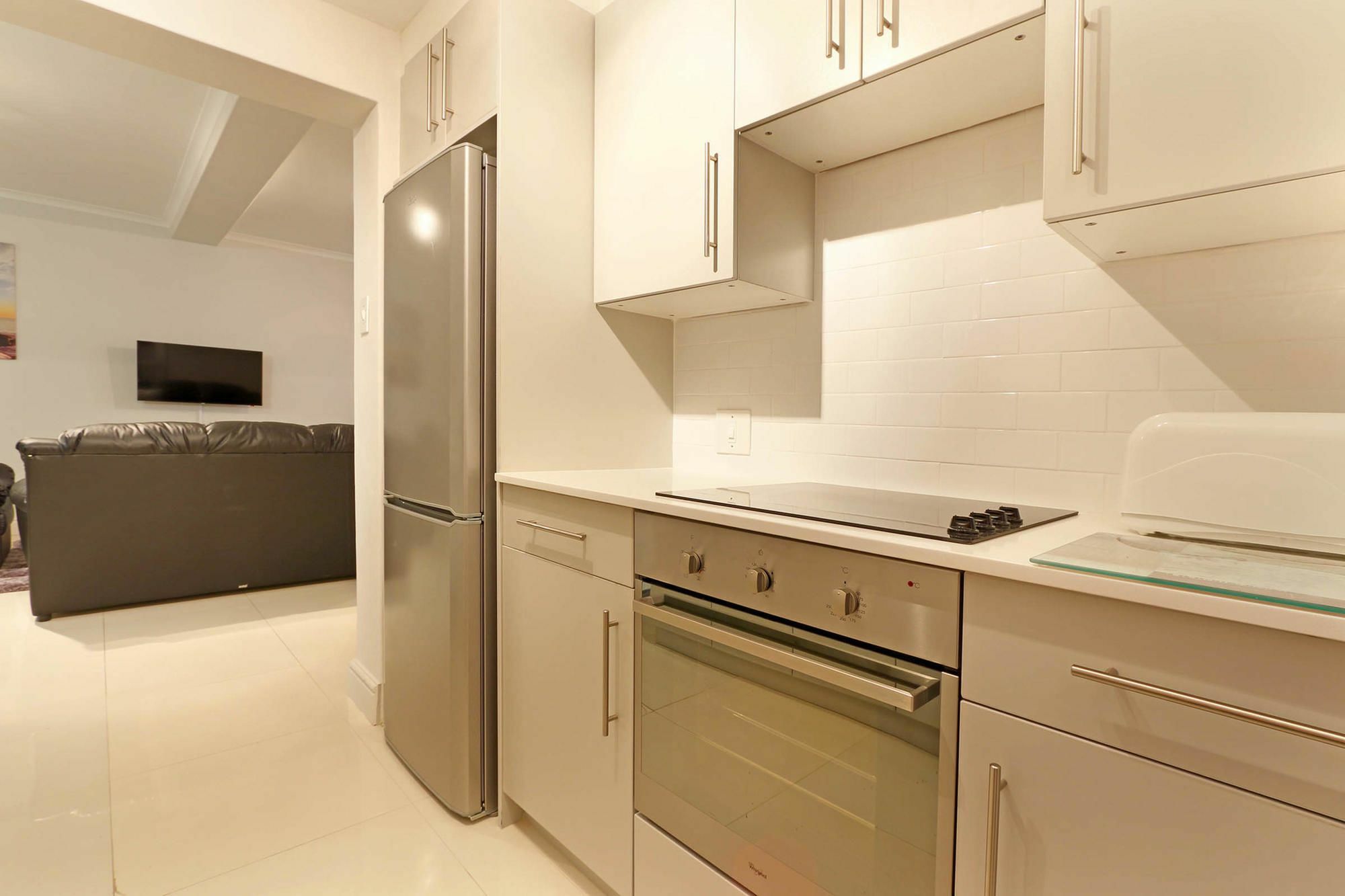 Camps Bay Beach Apartment เคปทาวน์ ภายนอก รูปภาพ