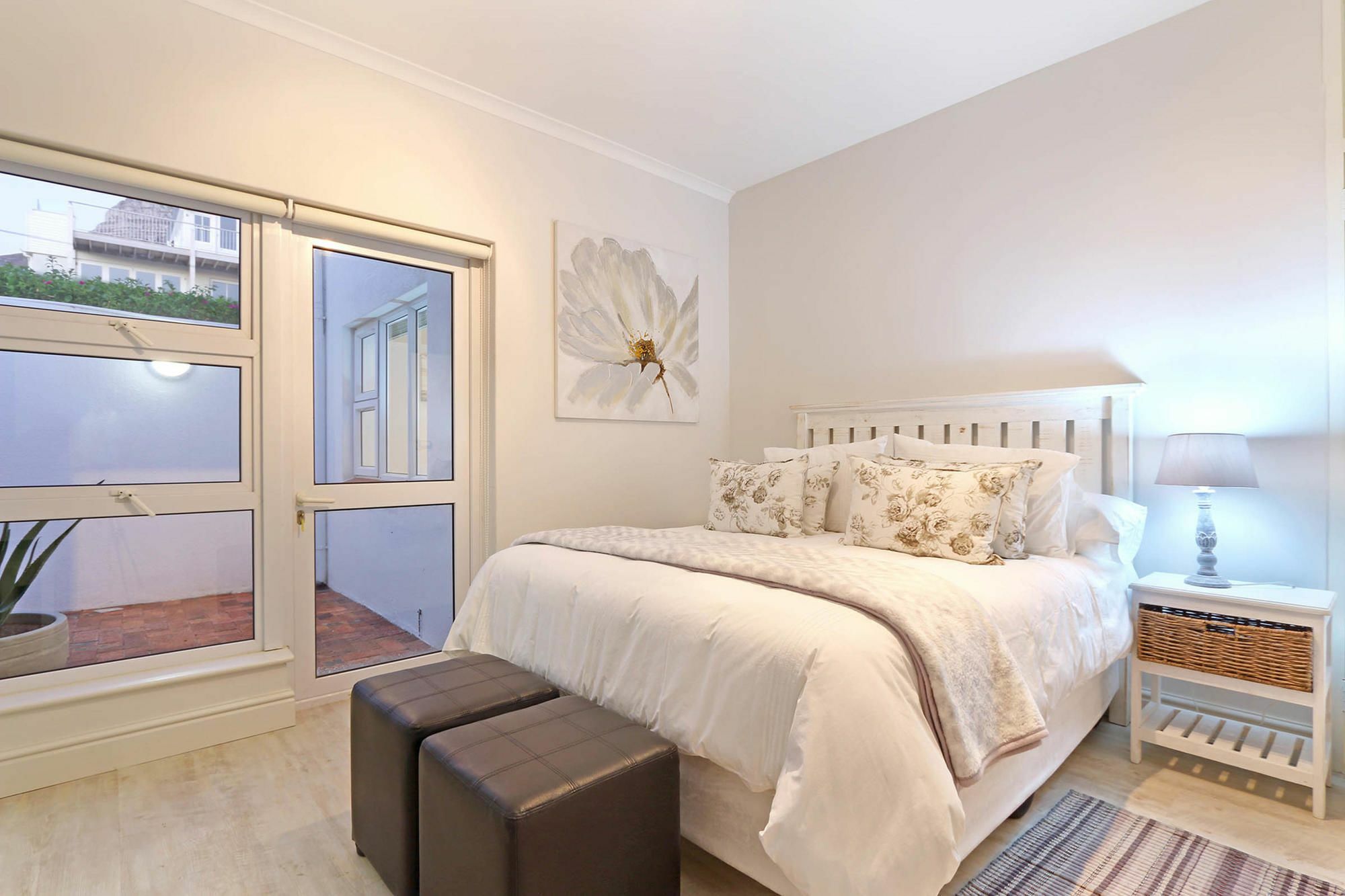 Camps Bay Beach Apartment เคปทาวน์ ภายนอก รูปภาพ