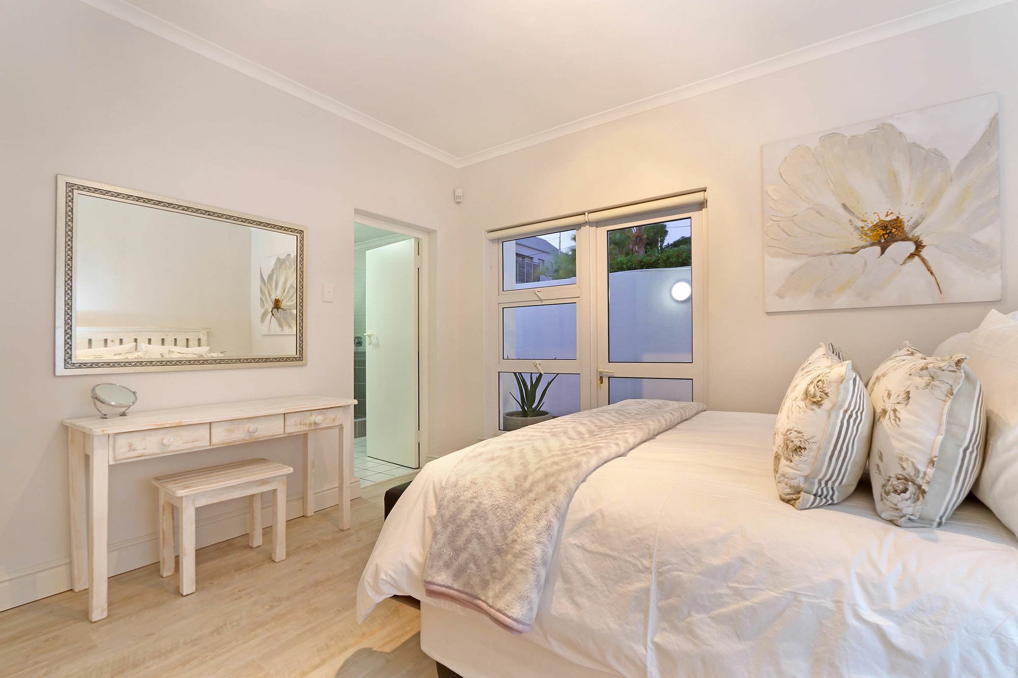 Camps Bay Beach Apartment เคปทาวน์ ภายนอก รูปภาพ